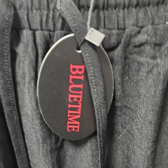 Elegant Black Maxi Skirt - Picture 3 of 4